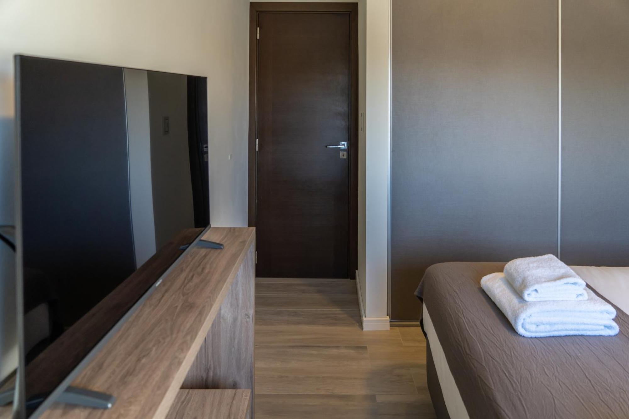 Espacio Terra Apartamentos Хунін Екстер'єр фото